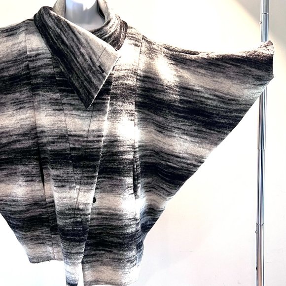 Virgin Wool Blend Black and White Contemporary Winter Cocoon Coat Sz Medium 8 - Picture 10 of 11